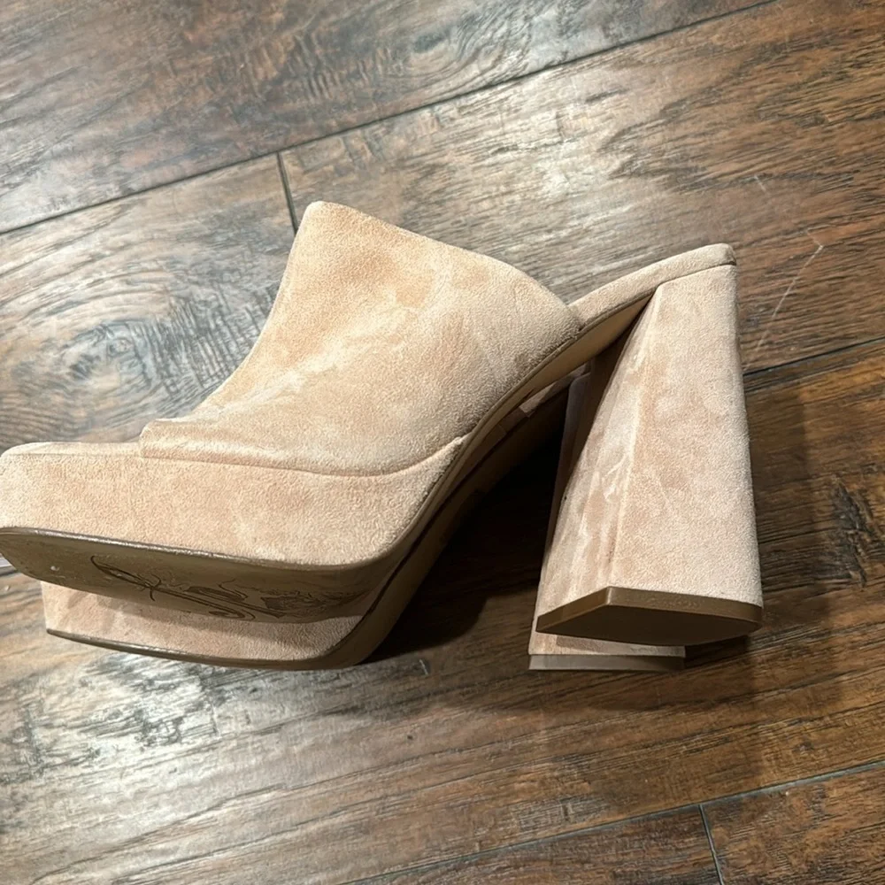 NEW! Free People Pearl Sand Margo Platform Sandal -  Size 39EU/9US ✈️